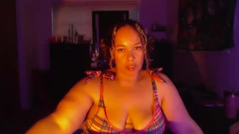 Snapshot of esmeluvs chatting on October 14, 10:56 pm Esme Luv online show from October 14, 10:56 pm