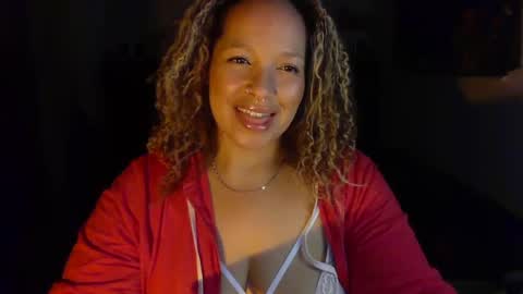 Snapshot of esmeluvs chatting on September 20, 12:10 am Esme Luv online show from September 20, 12:10 am