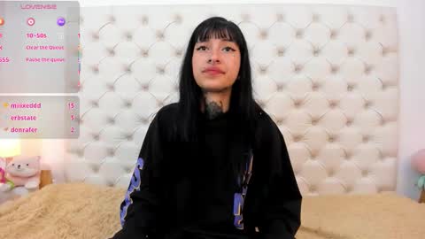 esmeralda  online show from December 5, 6:53 pm