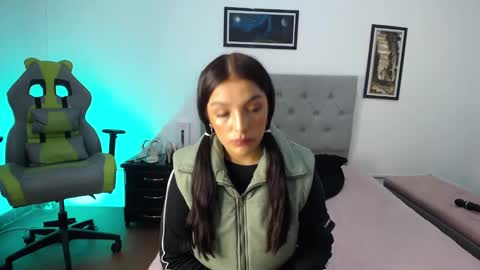 Perla online show from November 5, 3:34 am