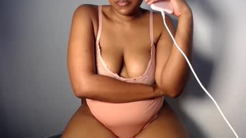 Esme online show from May 20, 1:19 pm