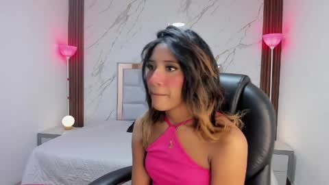 esperanzamora online show from April 23, 12:29 pm