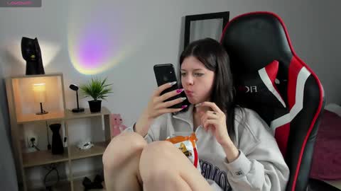 esteria online show from December 11, 3:35 am