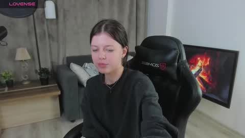 esteria online show from December 4, 4:54 am