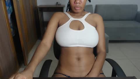 Snapshot of estefania_starlovee chatting on February 7, 10:20 pm estefania_starlovee online show from February 7, 10:20 pm