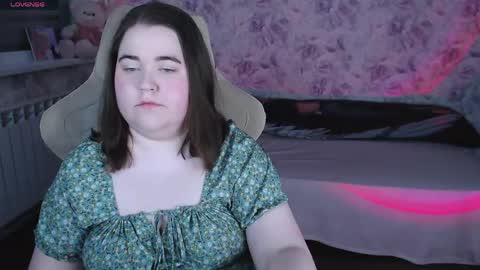 estelle_hicks online show from May 19, 7:10 pm