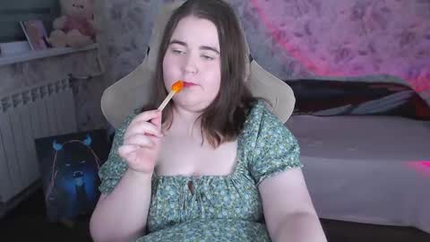 estelle_hicks online show from May 30, 7:32 pm