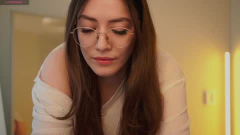 Ester online show from June 4, 5:01 am