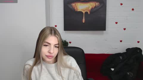 esternoir online show from December 2, 8:49 am