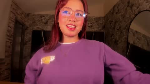 Snapshot of estrella05_ chatting on February 18, 2:05 am estrella05_ online show from February 18, 2:05 am