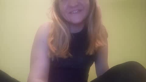 Snapshot of estrellawalters chatting on December 21, 8:32 pm estrellawalters online show from December 21, 8:32 pm