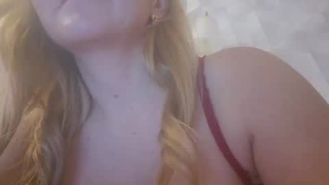 Snapshot of estrellawalters chatting on October 15, 11:57 am estrellawalters online show from October 15, 11:57 am