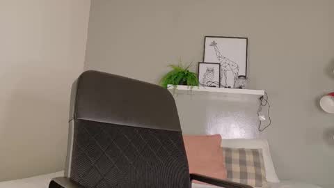 EVA DAEMON  online show from December 15, 11:37 am