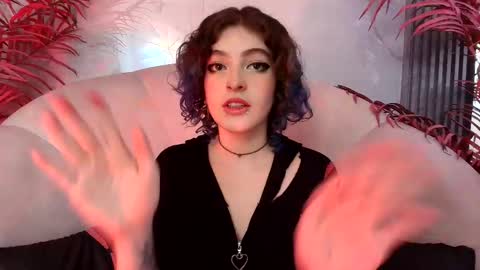 E V A online show from October 22, 7:41 pm