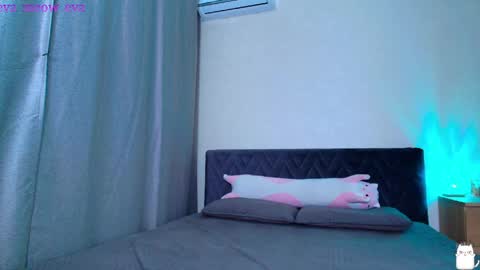 eva_meow_eva online show from May 25, 9:25 pm