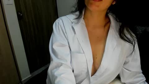 Snapshot of eva_rosie chatting on October 1, 9:42 pm Eva Rose online show from October 1, 9:42 pm