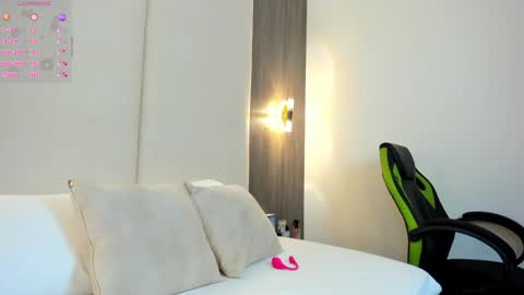 E V A  online show from March 10, 12:53 pm