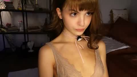 Snapshot of eva_zill_blossom chatting on October 16, 6:27 am Hello my name is Eva its my first day here online show from October 16, 6:27 am