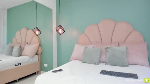 Eva  online show from April 7, 3:47 pm