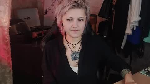 Snapshot of evabrownie chatting on March 9, 11:47 am Eva Brownie online show from March 9, 11:47 am
