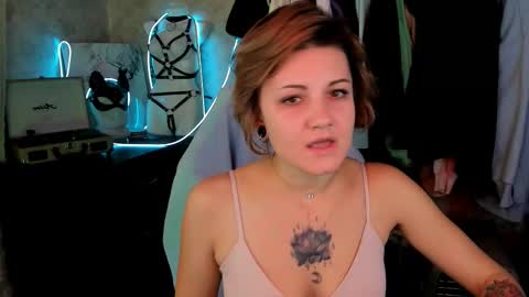 Snapshot of evabrownie chatting on October 4, 12:22 pm Eva Brownie online show from October 4, 12:22 pm