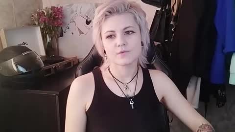 Snapshot of evabrownie chatting on February 24, 8:47 am Eva Brownie online show from February 24, 8:47 am