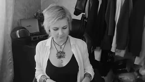 Snapshot of evabrownie chatting on February 18, 8:27 am Eva Brownie online show from February 18, 8:27 am