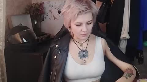 Snapshot of evabrownie chatting on February 27, 8:17 am Eva Brownie online show from February 27, 8:17 am