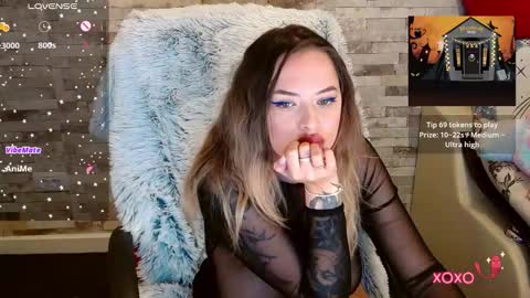Snapshot of evakrystal chatting on October 5, 5:07 pm Eva online show from October 5, 5:07 pm