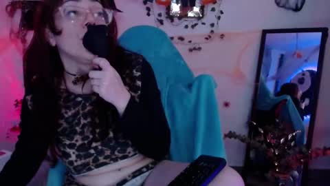 Eve Blue  friends. IG eve blue77 TW EveBlue 1 OF eveblue7 online show from October 31, 2:46 am