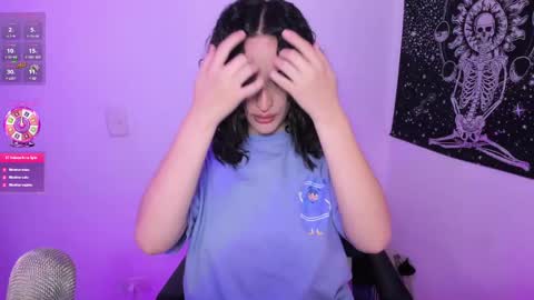 Snapshot of evee_uwu chatting on December 3, 2:45 am Eve Jane online show from December 3, 2:45 am