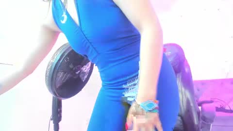 evelin__thompsson online show from April 1, 3:07 am