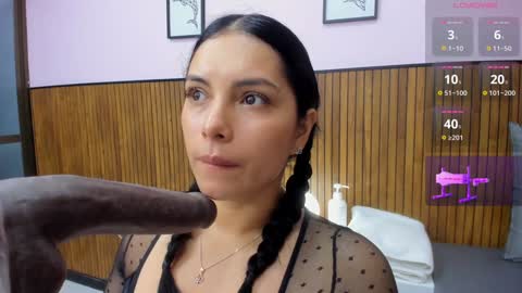 Snapshot of evelin_belen chatting on February 1, 11:43 am EVELIN online show from February 1, 11:43 am
