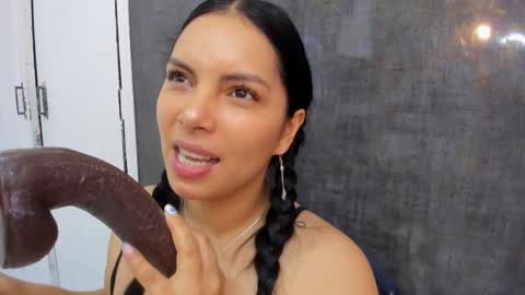 Snapshot of evelin_belen chatting on February 12, 11:40 am EVELIN online show from February 12, 11:40 am