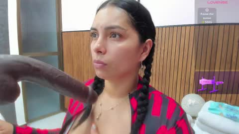Snapshot of evelin_belen chatting on February 28, 11:47 am EVELIN online show from February 28, 11:47 am