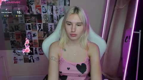 Evelina online show from November 18, 1:28 am