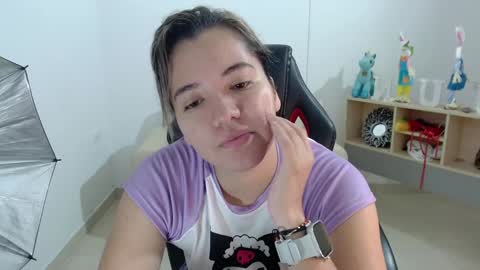 Evelyn online show from December 14, 1:06 pm