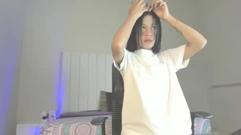 Snapshot of evelyn_jones__ chatting on September 12, 4:02 am evelyn_jones__ online show from September 12, 4:02 am