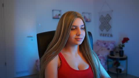 Snapshot of evelyncage_ chatting on January 15, 7:34 pm evelyncage_ online show from January 15, 7:34 pm
