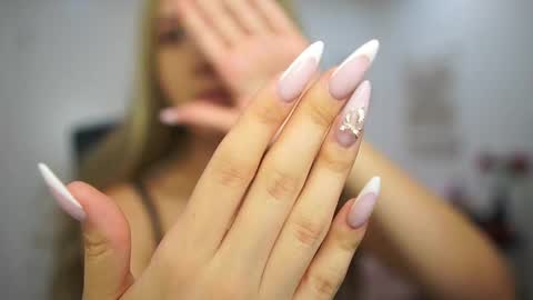 Snapshot of evelyncage_ chatting on September 16, 6:05 pm evelyncage_ online show from September 16, 6:05 pm