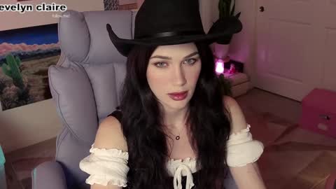 Evelyn Claire online show from March 21, 6:18 am