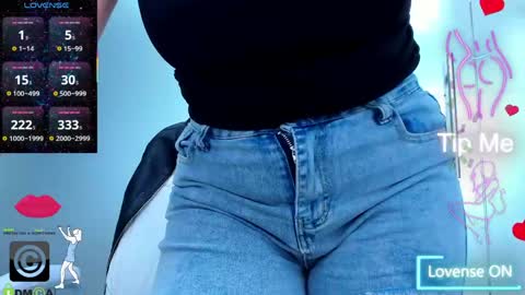 evelyne_rose online show from June 2, 5:08 am