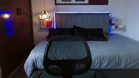 evelynn_fox_ online show from July 27, 7:00 pm