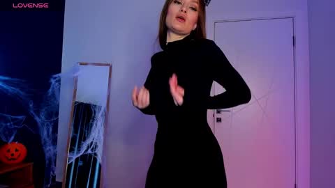 Evelyn online show from October 24, 1:45 am