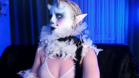 Snapshot of eves_eyes chatting on October 31, 5:50 pm Forget me not eve on CB online show from October 31, 5:50 pm