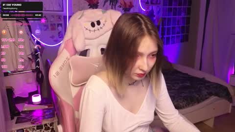 Evie online show from September 16, 8:39 pm