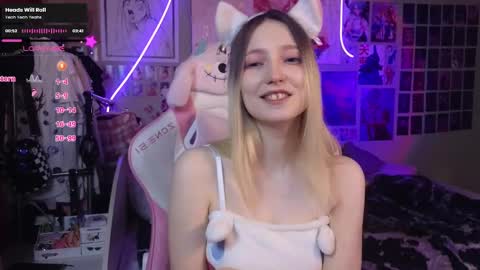 Evie online show from March 1, 8:10 pm