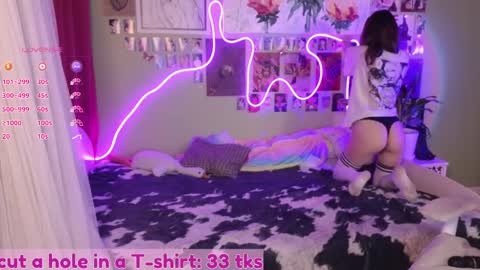 Evie online show from April 14, 11:27 pm