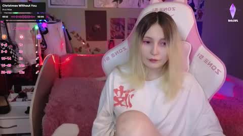 Evie online show from December 15, 8:25 pm