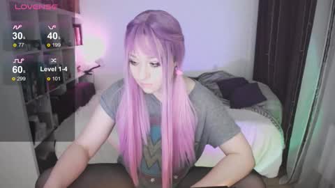 Snapshot of eviecuster chatting on October 30, 11:06 pm Im gonna be on in 2 hours online show from October 30, 11:06 pm